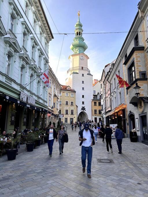 Luxurious And Royal Apartment In The Old Town ブラチスラヴァ エクステリア 写真