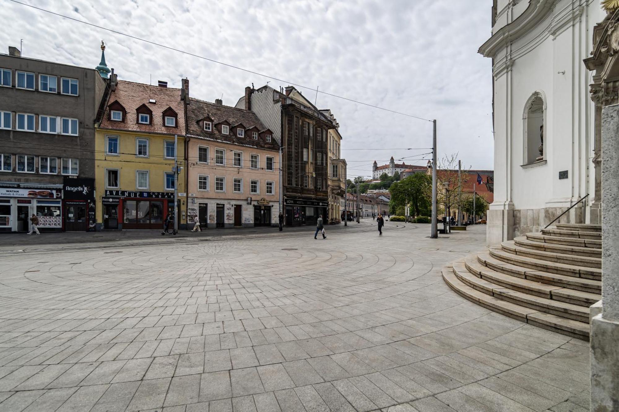 Luxurious And Royal Apartment In The Old Town ブラチスラヴァ エクステリア 写真