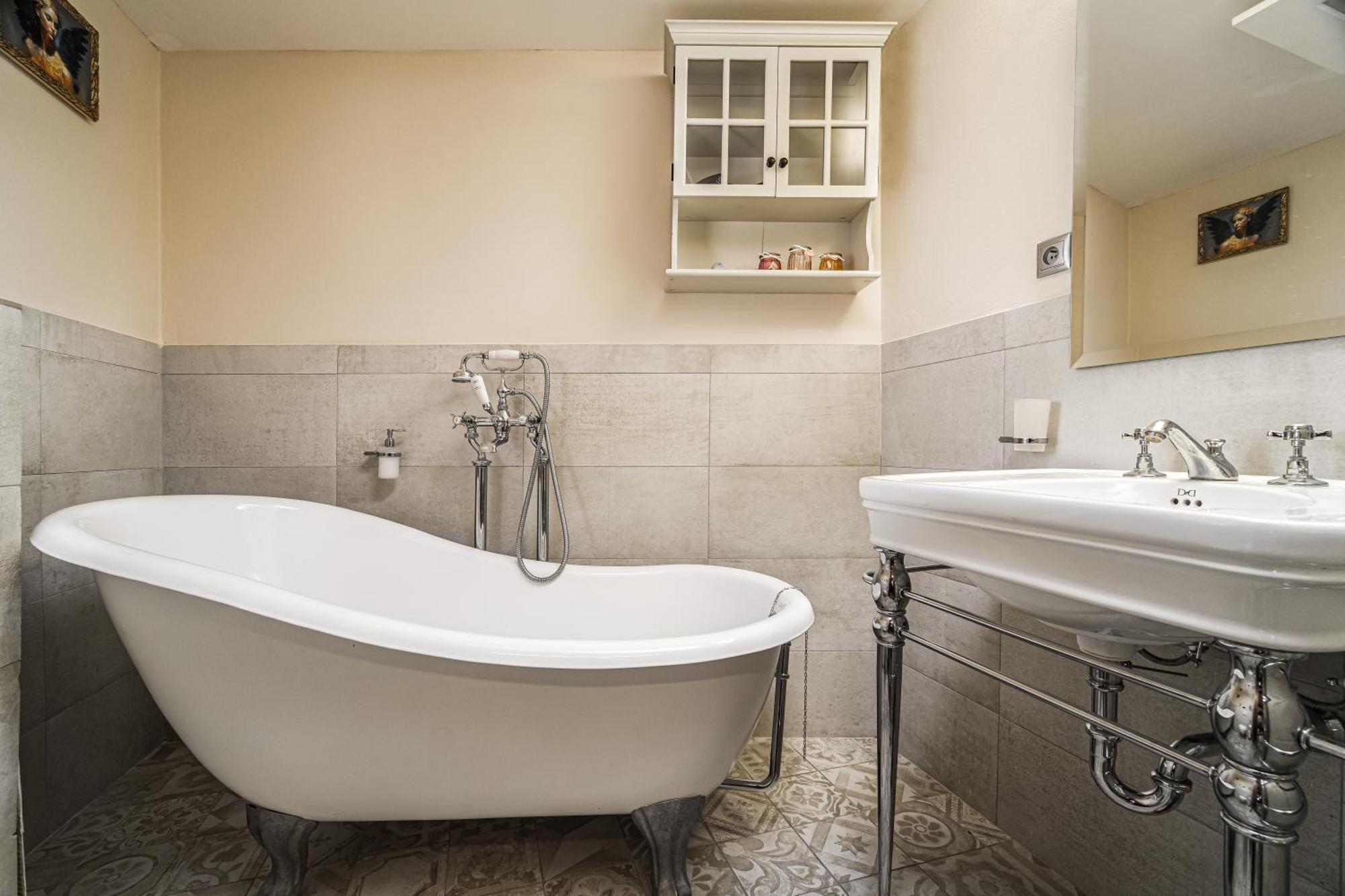 Luxurious And Royal Apartment In The Old Town ブラチスラヴァ エクステリア 写真