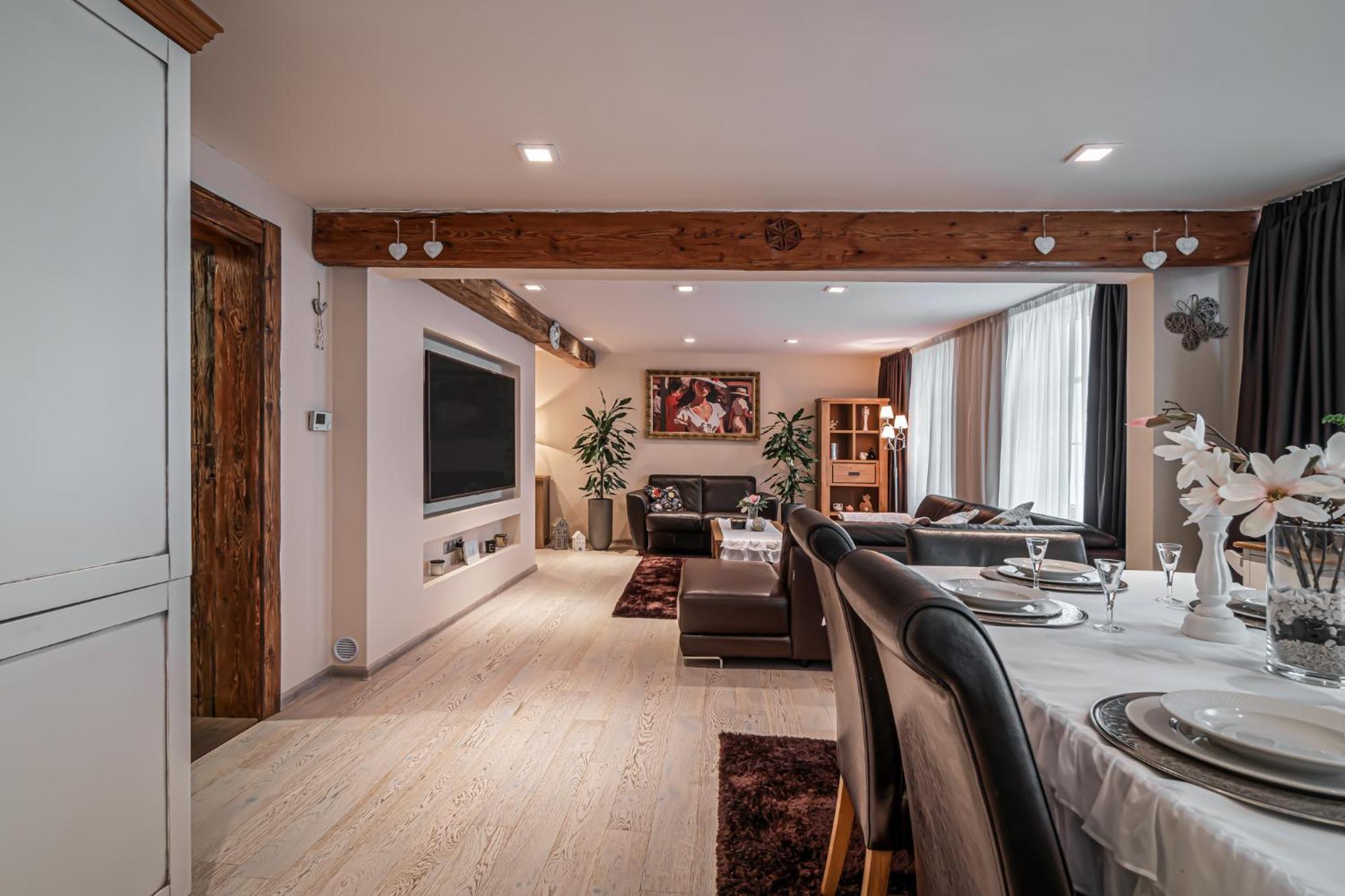 Luxurious And Royal Apartment In The Old Town ブラチスラヴァ エクステリア 写真