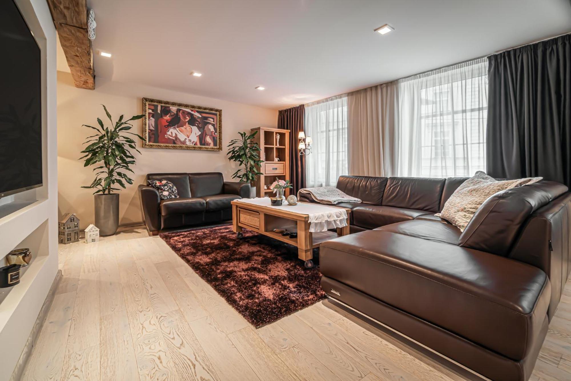 Luxurious And Royal Apartment In The Old Town ブラチスラヴァ エクステリア 写真