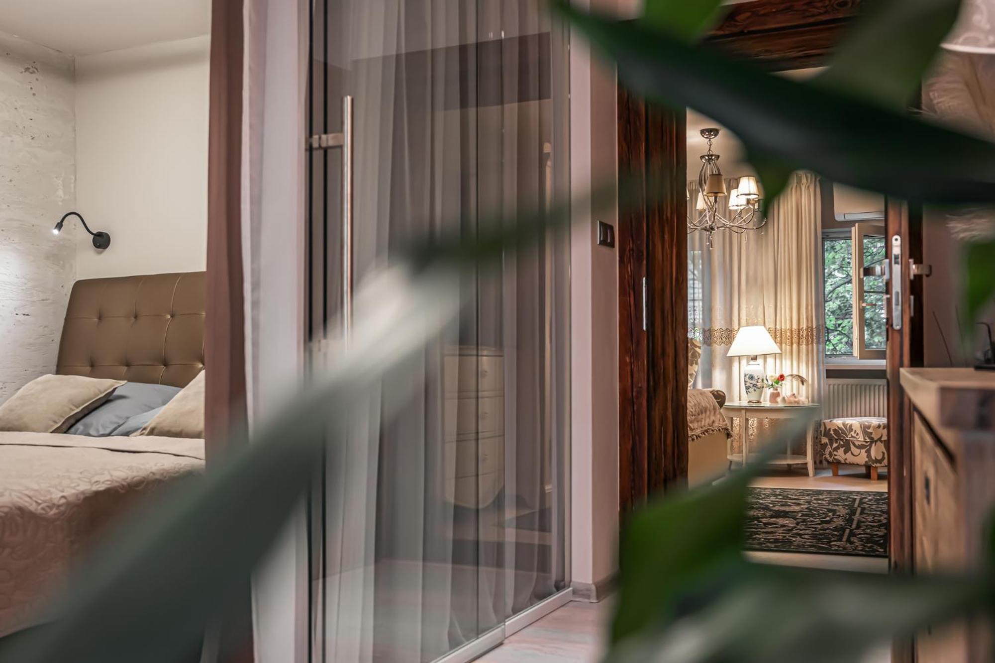 Luxurious And Royal Apartment In The Old Town ブラチスラヴァ エクステリア 写真