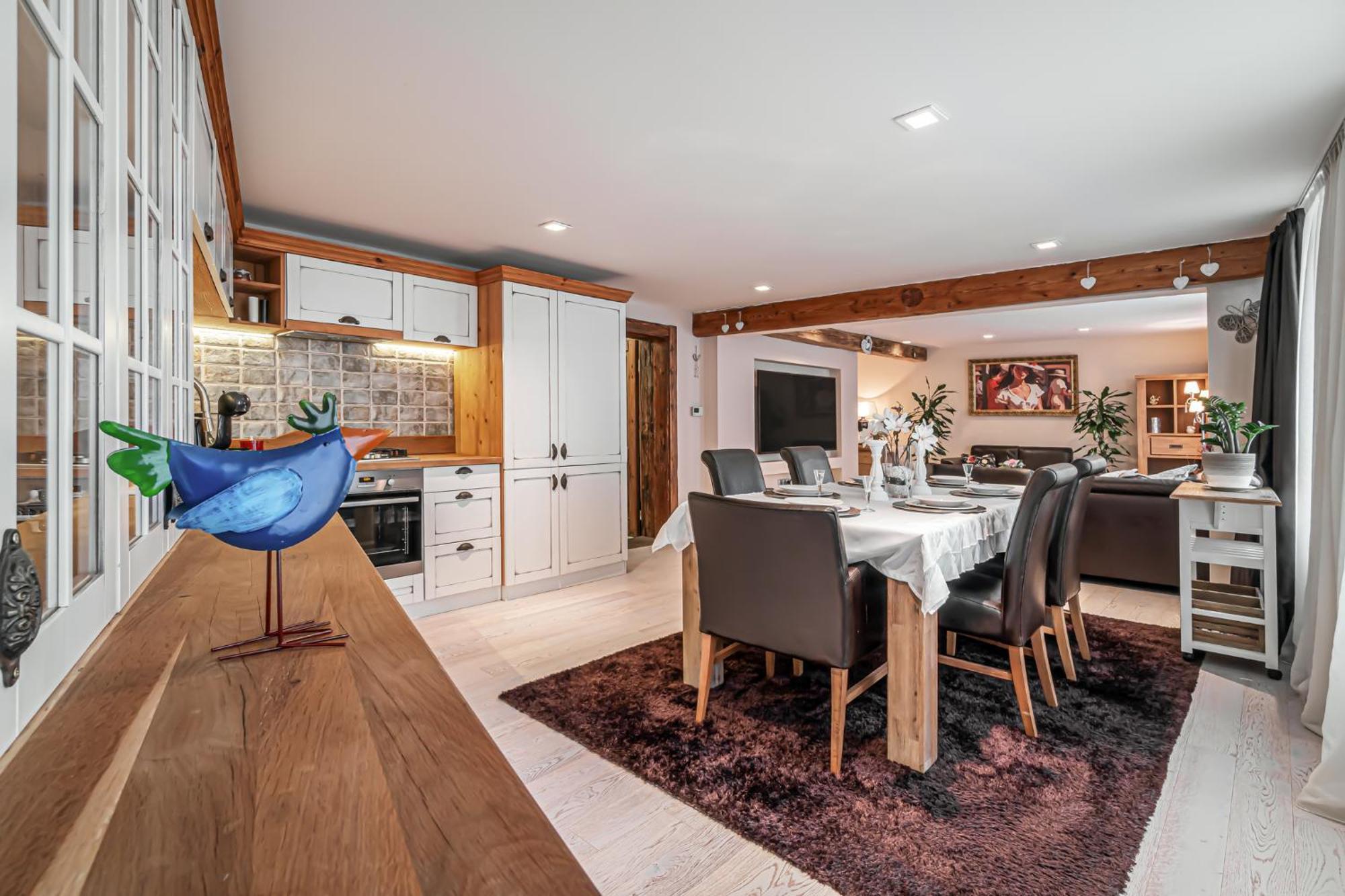 Luxurious And Royal Apartment In The Old Town ブラチスラヴァ エクステリア 写真